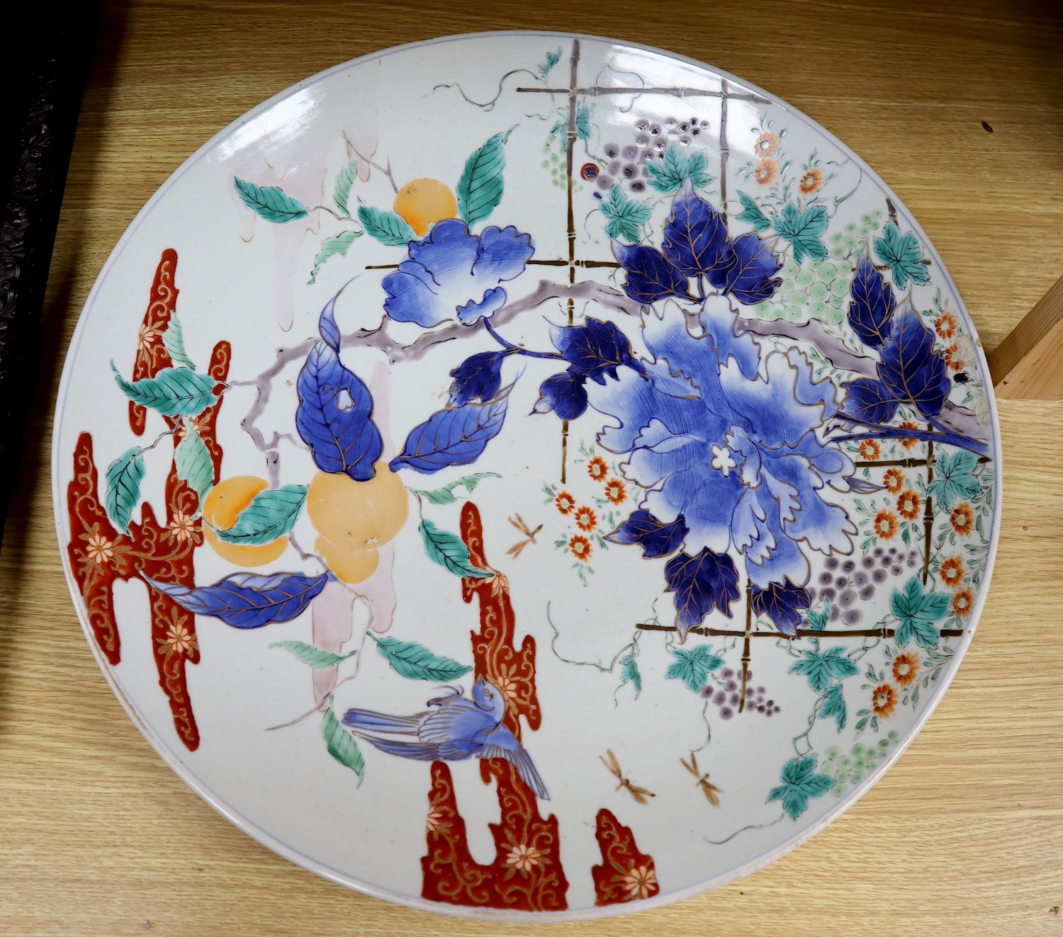 A large Imari charger, Meiji period, diameter 47cm